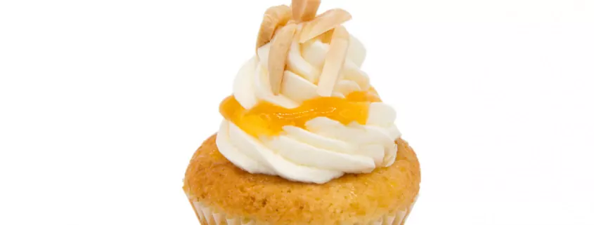 Aprikosen Cupcake & Vanille Creme mit Mandelsplitter vegan - Berlin Cupcakes
