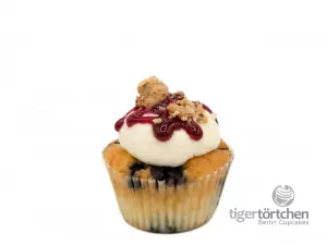 Blueberry-Cheesecake: Blaubeer-Vanille Cupcake mit Frischkäsecreme-Topping und Keks-Crunch: Ein modernes Remake des klassischen Cheesecakes