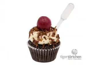 Black-Forest : Schoko-Kirsch Cupcake & Vanille Topping mit Kirschwasser Infusion