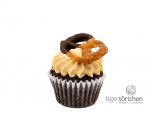 Schoko Cupcake & Karamell Topping mit salziger Schoko-Brezel
